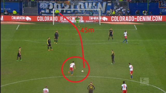 VIDEO: Calhanoglu có thể ghi bàn ở khoảng cách 45m nhưng lại thất bại ở chấm 11m